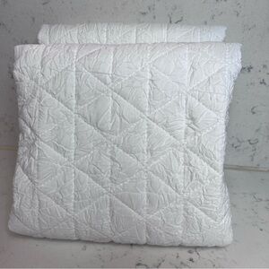 LEVTEX  HOME Rowan Set 2 Euro Charms White 26X26 in